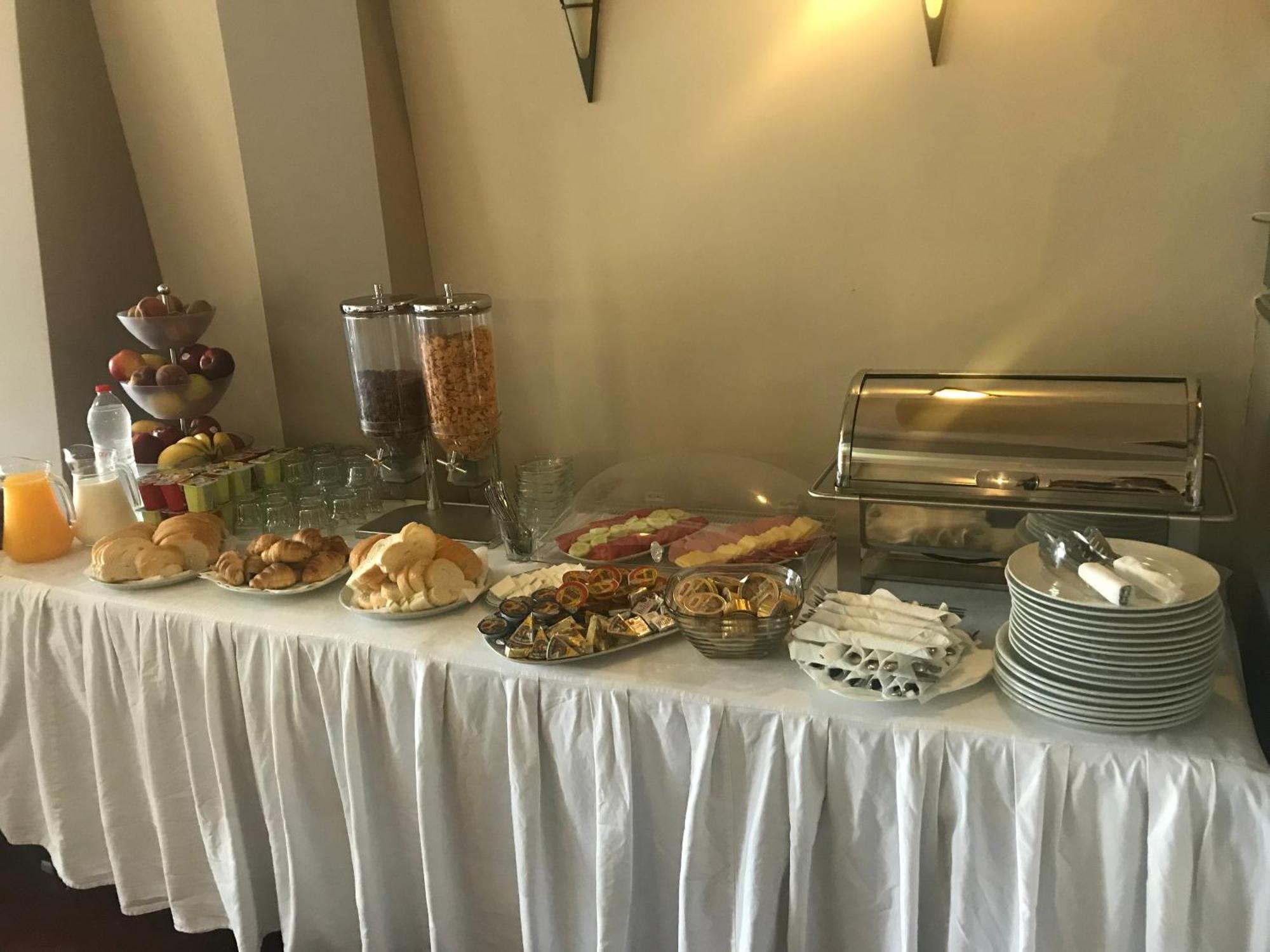 Hotel Pejton Prisztina Zewnętrze zdjęcie
