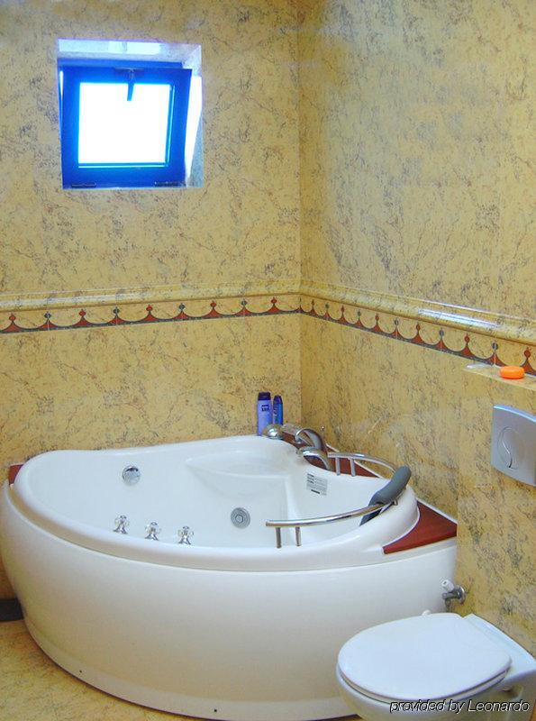 Hotel Pejton Prisztina Zewnętrze zdjęcie