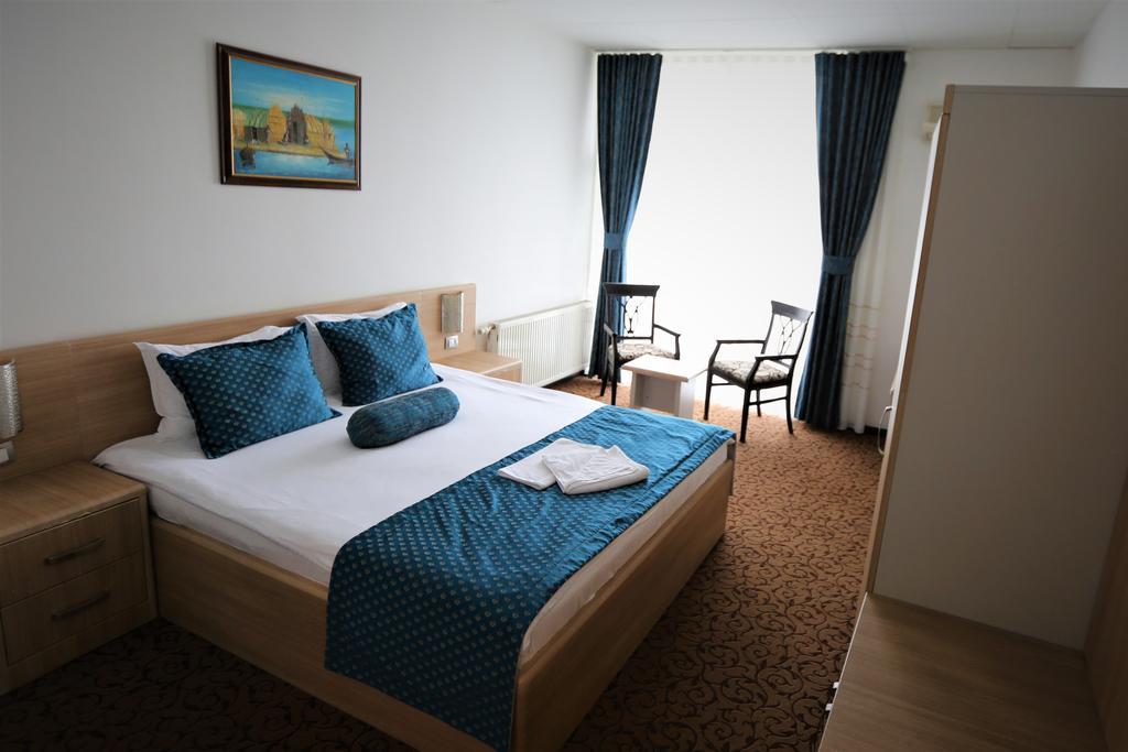 Hotel Pejton Prisztina Zewnętrze zdjęcie