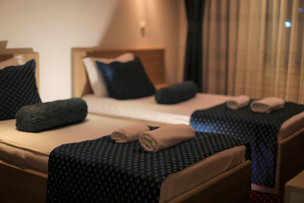 Hotel Pejton Prisztina Zewnętrze zdjęcie