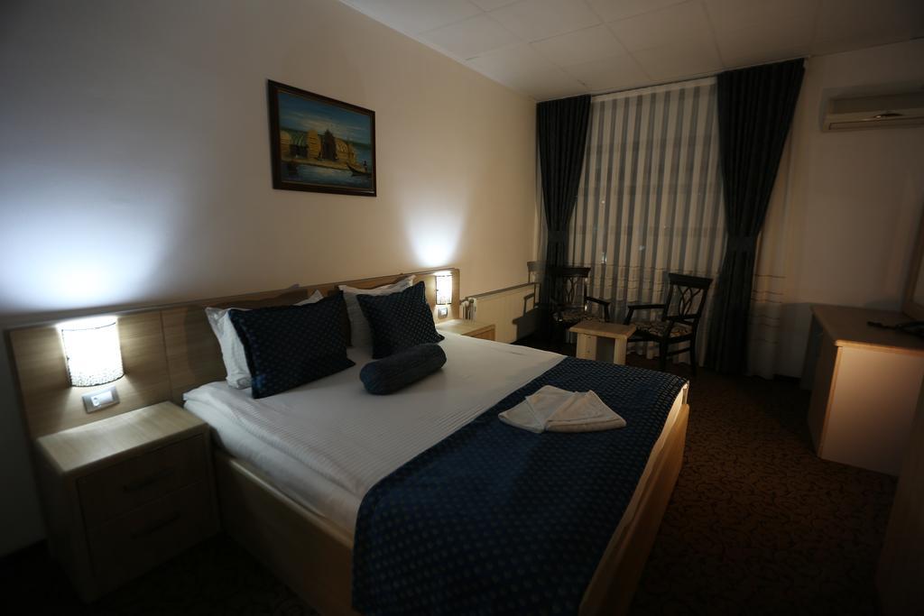 Hotel Pejton Prisztina Zewnętrze zdjęcie