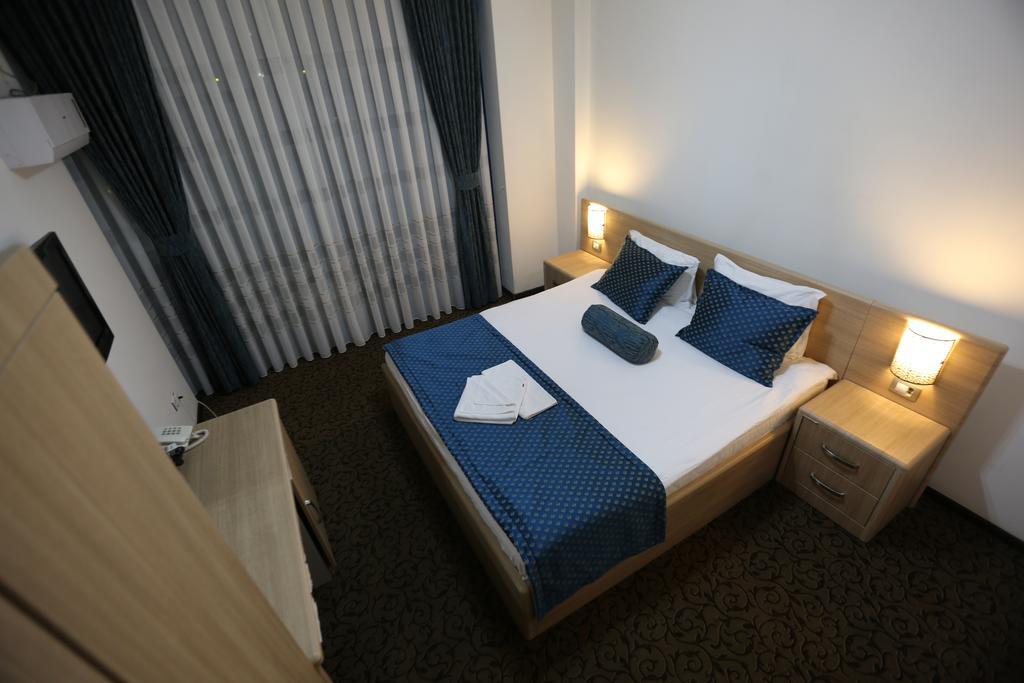 Hotel Pejton Prisztina Zewnętrze zdjęcie