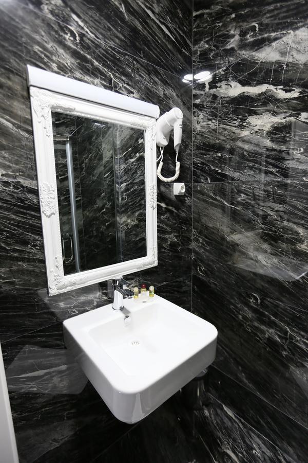 Hotel Pejton Prisztina Zewnętrze zdjęcie