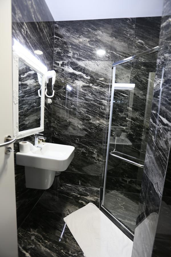 Hotel Pejton Prisztina Zewnętrze zdjęcie