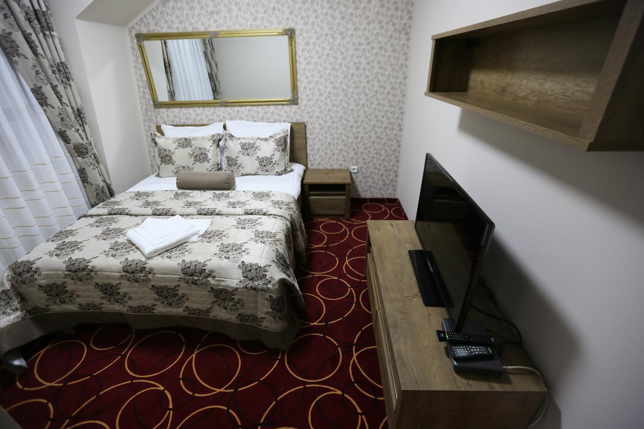 Hotel Pejton Prisztina Zewnętrze zdjęcie