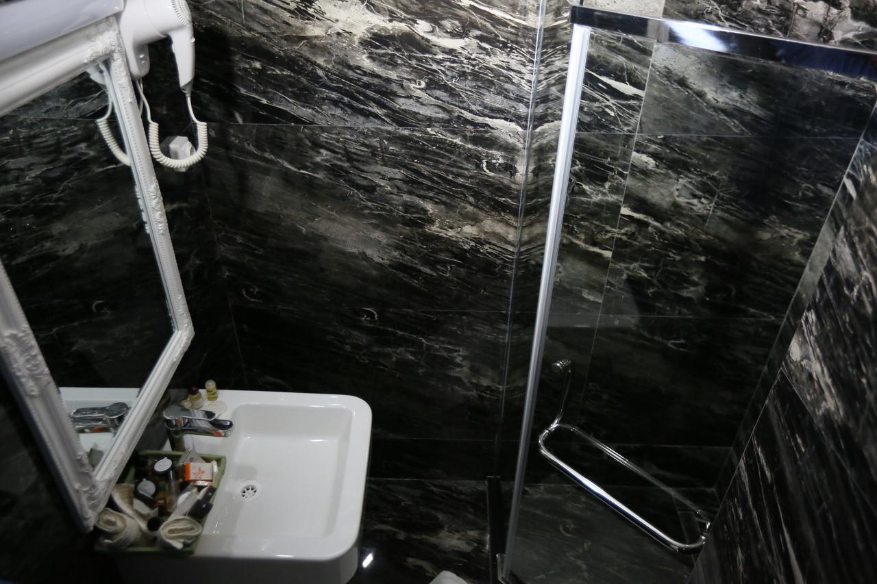 Hotel Pejton Prisztina Zewnętrze zdjęcie